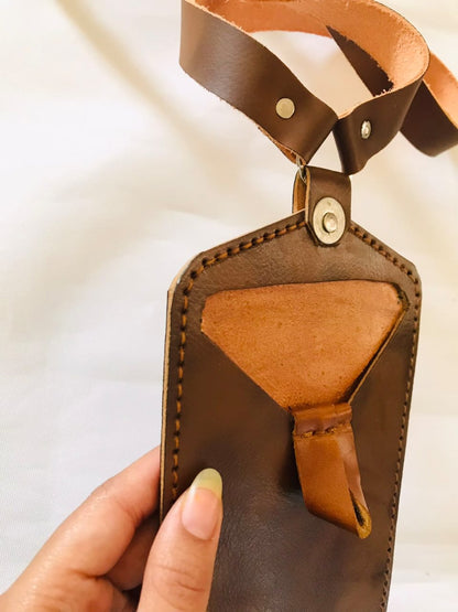 Heritage Leather Mobile Holder – Hands-Free Crossbody & Belt Pouch for Everyday Carry